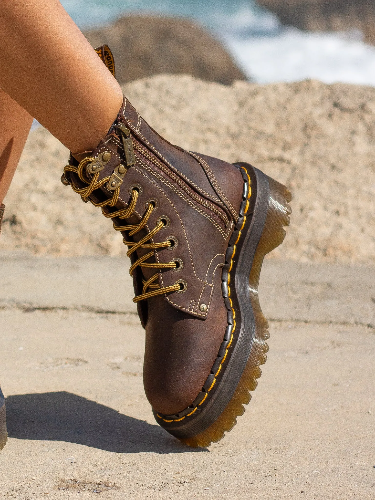 DR. MARTENS JADON ARC CRAZY HORSE BROWN